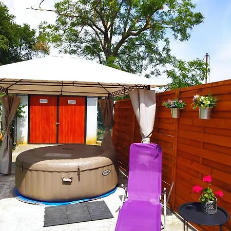 Kuca Lilla Holiday home *