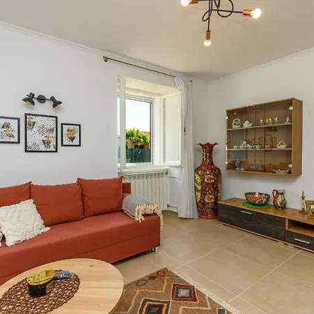 Kuca Lilla Holiday home *
