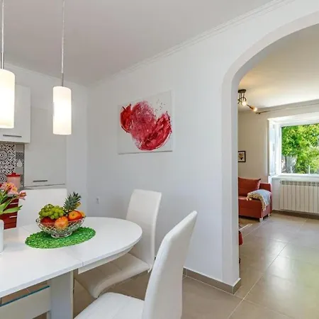 Kuca Lilla Holiday home *