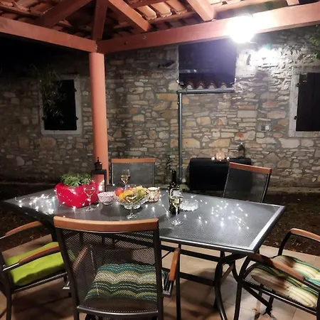 Holiday home Kuca Lilla *