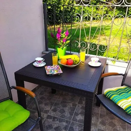 Kuca Lilla Holiday home Loborika