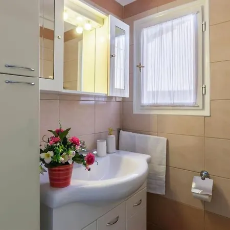 Kuca Lilla * Loborika