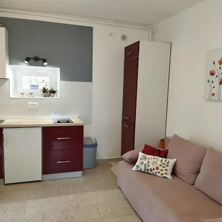 Kuca Lilla Holiday home Loborika