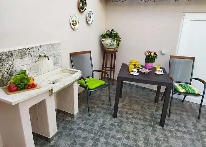 Kuca Lilla Дом отдыха Loborika