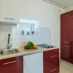 Holiday home Kuca Lilla *