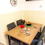 Kuca Lilla Holiday home Loborika
