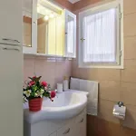 Kuca Lilla * Loborika