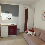 Kuca Lilla Holiday home Loborika