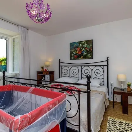 Kuca Lilla Holiday home