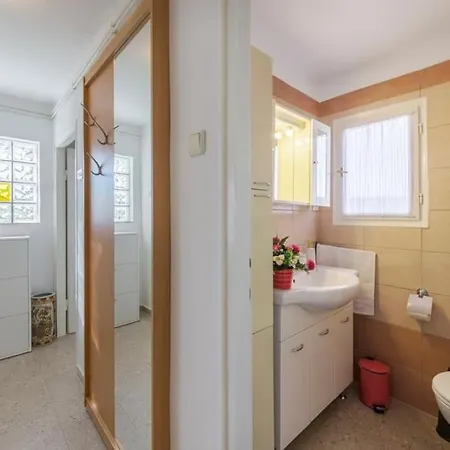 Semesterbostad Kuca Lilla