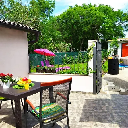 Kuca Lilla * Loborika