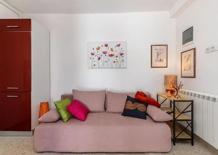 Kuca Lilla Tatil Evi Loborika