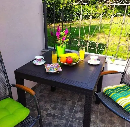 Kuca Lilla Tatil Evi Loborika