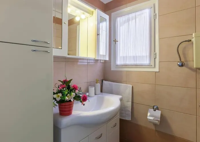 Kuca Lilla * Loborika